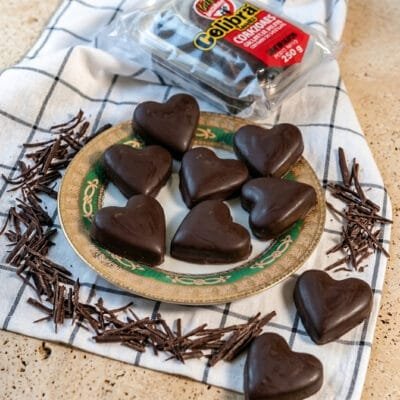 Corazones bañados de chocolate  250g